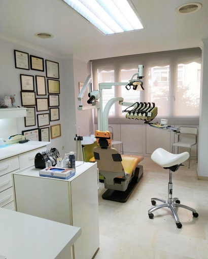 DENTAL BALLESTEROS DE LA PUERTA, CLÍNICA DENTAL - DENTISTA GRANADA